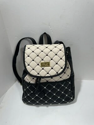 Bolso Mochila Betsey Johnson Acolchado Blanco y Negro Imitación CUERO Apenas Usado Foto 1 de 4