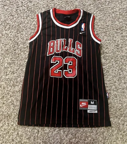 Jordan #23 Chicago Bulls Team Nike Sports Black Jersey Medium +2 NICE READ Cover