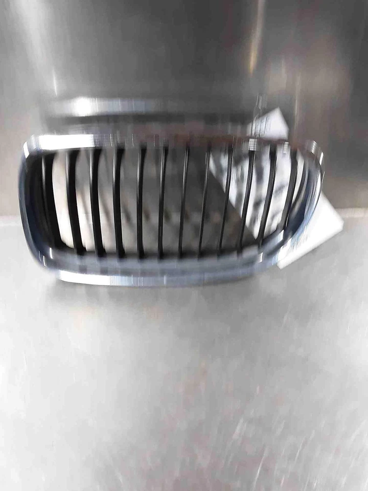 09 10 11 12 BMW 328 SERIES Grille - Imagem 1 de 1