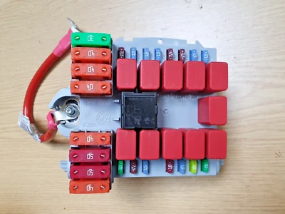 # 2019-2024 Peugeot Boxer Citroen Relé Ducato Ecu Caja de fusibles Bahía de motor Foto 1 de 4