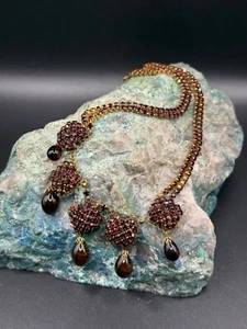 Elegancki naszyjnik z granatowym wykończeniem i zawieszkami na krople – około 1930 roku - Zdjęcie 1 z 17