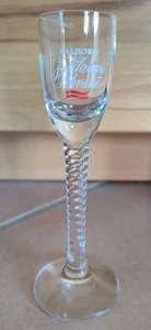 1 Aalborg Jubilaeums Akvavit Glas mit dünn gedrehtem Stiel 2 cl Flagge Dänemark - Bild 1 von 3
