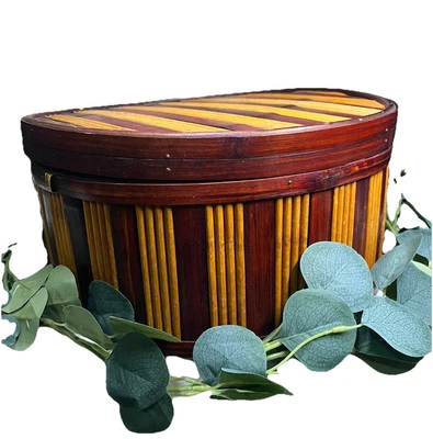 Caja de sombreros asiáticos vintage a rayas de bambú claro y oscuro mediados de siglo almacenamiento en el hogar Foto 1 de 4