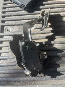 Pedal de gasolina Isuzu NPR 2018 2019 2020 8980601540 - Imagen 1 de 5