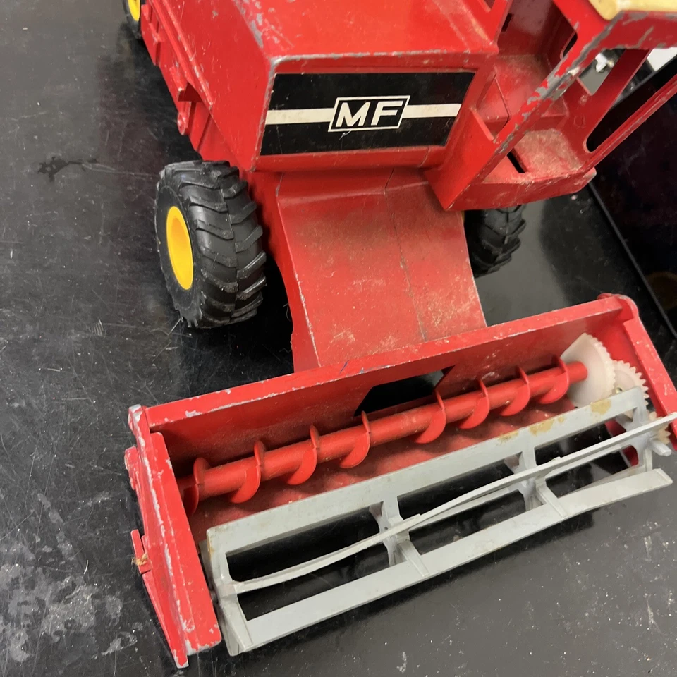 Ertl Massey Ferguson 760 Combine 1:20 Scale Diecast Toy W/Yellow Wheels 1973+9p - Image 1 of 4