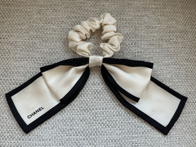 NEW 100%AUTH Chanel 21S White/Black 100% Silk Scrunchie with Slim Scarf