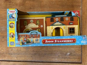 2009 Learning Curve Take Along Thomas Train Sodor Steamworks! NEW! HTF! - Imagen 1 de 3