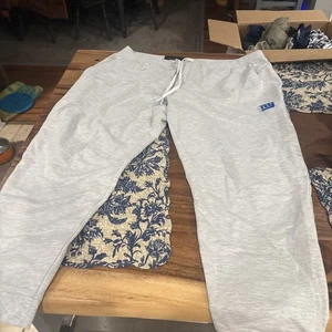 PANTALONES DEPORTIVOS PARA HOMBRE LuluLemon NFL New York Giants City Sweat Jogger Talla 3XL NUEVOS CON ETIQUETAS - Imagen 1 de 10