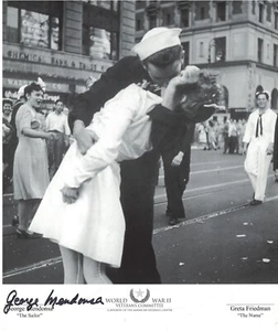 GEORGE MENDONSA & GRETA FRIEDMAN KISSING SAILOR & NURSE VJ DAY SIGNED PHOTOS - Picture 1 of 3