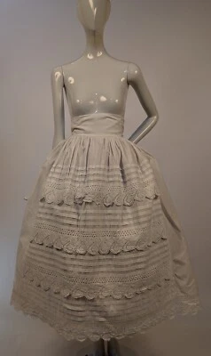 HERMOSA FALDA DE ALGODÓN BLANCA COSIDA A MANO GUERRA CIVIL AÑOS 1860 CON PLIEGUE + OJAL DELANTERO Foto 1 de 4