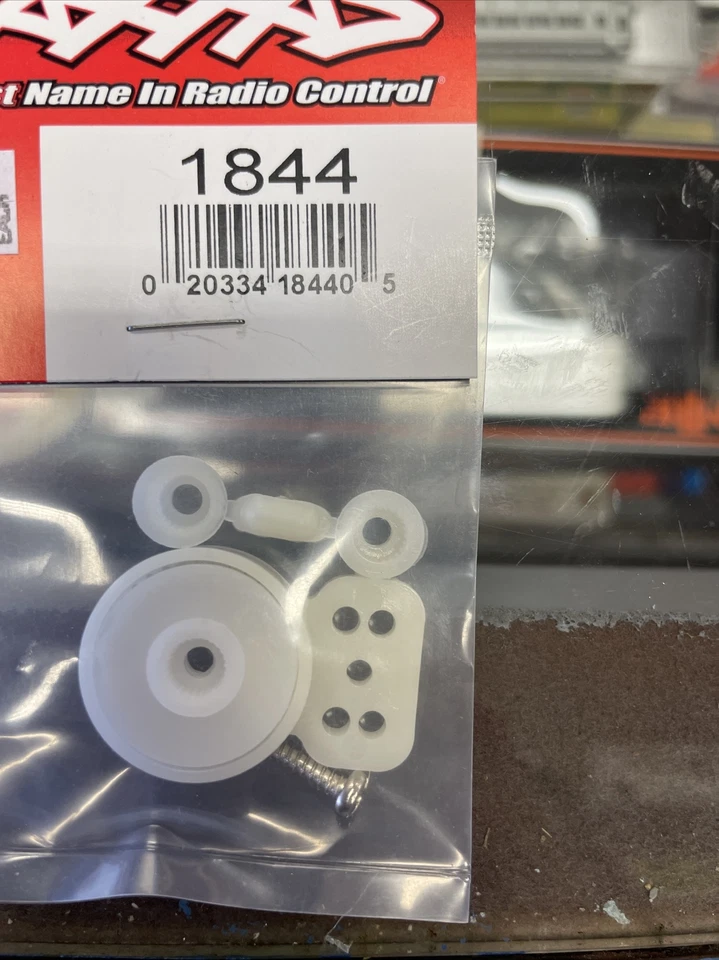 Traxxas 1844 Large Servo Saver • - Image 1 of 1