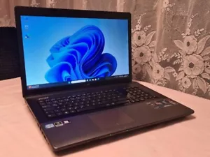 ASUS A95V 18,4 pollici i7-3610QM 10 TB SSD 32 GB RAM Win 11 Pro - Foto 1 di 14