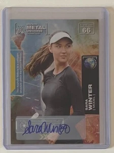 2021 Metal Universe Champions Autograph #66 A Sara Winter Auto Model Golf - Zdjęcie 1 z 2