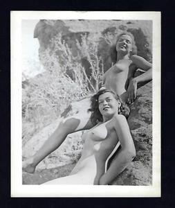 Foto vintage de adulto 4x5, hermosa pin-up 2 niñas, tetas, arriesgada - Imagen 1 de 2