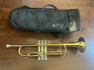 Bach TR300 Trompete mit Mundstück und Koffer. USA - Bild 1 von 13