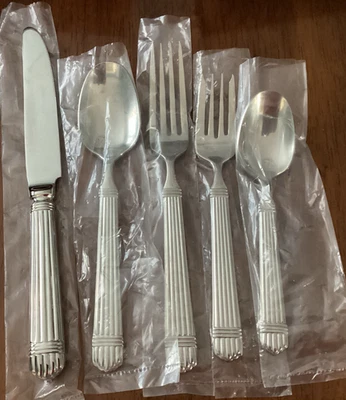 Retroneu ESPRIT 5 Piece Place Setting Stainless 18/8 Korea Flatware Unused? 5Rib - Image 1 of 4