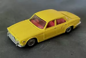 Corgi Juniors Diecast Jaguar XJ6 4.2 Sedan 1/64 UK Metal Base - Picture 1 of 3
