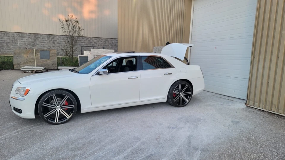 Chrysler: 300 Series 300c - Image 1 of 4