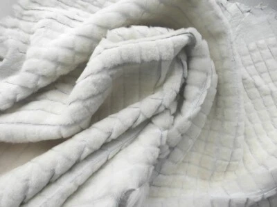 Piel de oveja piel de oveja piel de oveja blanca con corte láser tablero de cuadros pelo estampado Foto 1 de 4