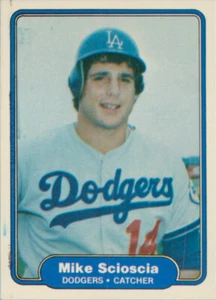 1982 Fleer #22 Mike Scioscia Los Angeles Dodgers - Los Angeles Angels Manager - Picture 1 of 2
