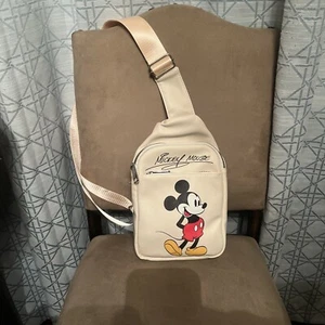 NEW MICKEY MOUSE SLING BAG PREMIUM CROSS BODY PURSE DISNEY BUCKLE DOWN BRAND - Picture 1 of 6