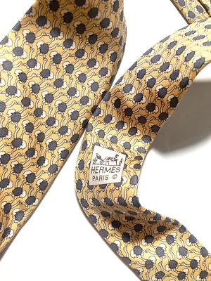 CORBATA DE AVESTRUZ PARA CORRER HERMES VINTAGE DESIERTO PÁJARO GRANDE NATURALEZA GAMA ALTA FRANCIA AMARILLA Foto 1 de 4