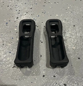 Set 2 Nintendo Wii Original Zubehör Hersteller Schwarz Remote Gummi Silikon Gel Cover Hülle (RVL-022) - Bild 1 von 1