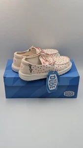 Zapatos informales sin cordones Hey Dude para niñas talla YT3Wendy Hearts Amor Cupido Love rojos - Imagen 1 de 12
