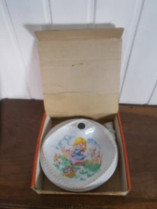 Assiette bouillie bébé Limoges  fille flute chèvres qui jouent bouchon boite - Picture 1 of 5