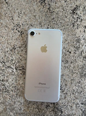 Apple iPhone 7 - 32GB - Argento (Sbloccato) - Immagine 1 di 2