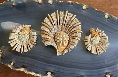 Pendientes broche vintage 1960 Marcel Boucher 7116 tono dorado estrás imitación perlas Foto 1 de 4