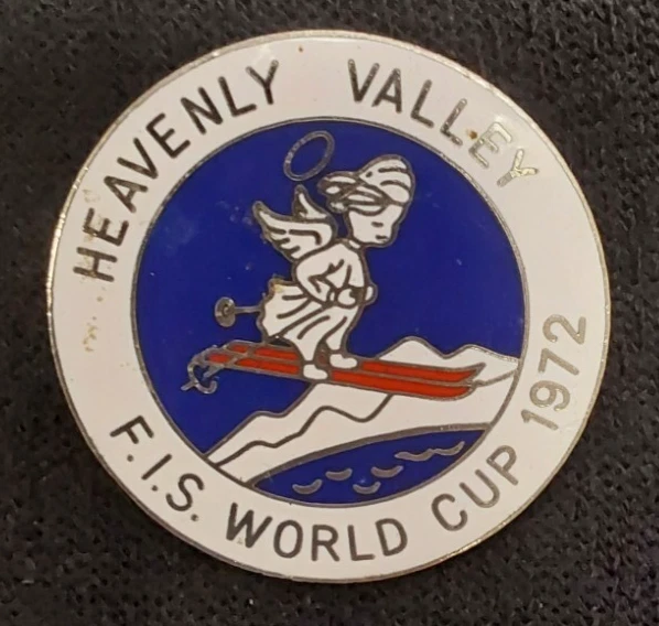 Insignia esmaltada de esquí vintage Heavenly Valley Lake Tahoe Copa Mundial FIS 1972 Foto 1 de 3