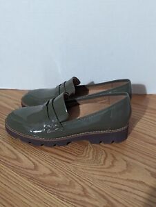 Vionic Cheryl Patent Leather Slip-On Loafers Shoes Olive Green Size 6.5 EUC 