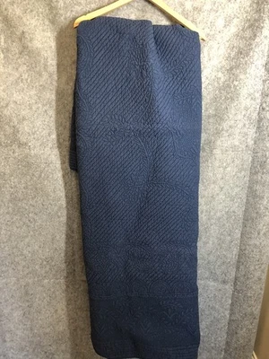 Colcha para el hogar Williams Sonoma doble azul índigo en relieve 70x70 Foto 1 de 4