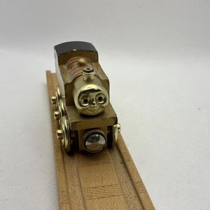 Edición Limitada Oro Thomas el Tren Ferrocarril Madera 60 Años Raro 2003 Magnético - Imagen 1 de 5