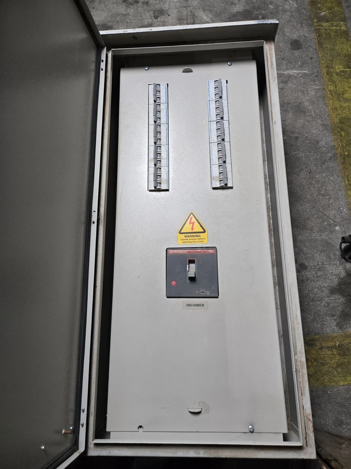 General control group panel Circuit Breaker Federal Pacific F31 200 amp Main - Image 1 of 4