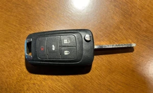 CHEVY GM FLIP KEY 3 BUTTON KEYLESS ENTRY  REMOTE FCC ID: AVL-B01T1AC OEM - Picture 1 of 3