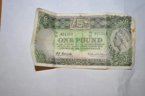 Commonwealth of AustraliaOne Pound Note Australia HH 81  421353 - Picture 1 of 7