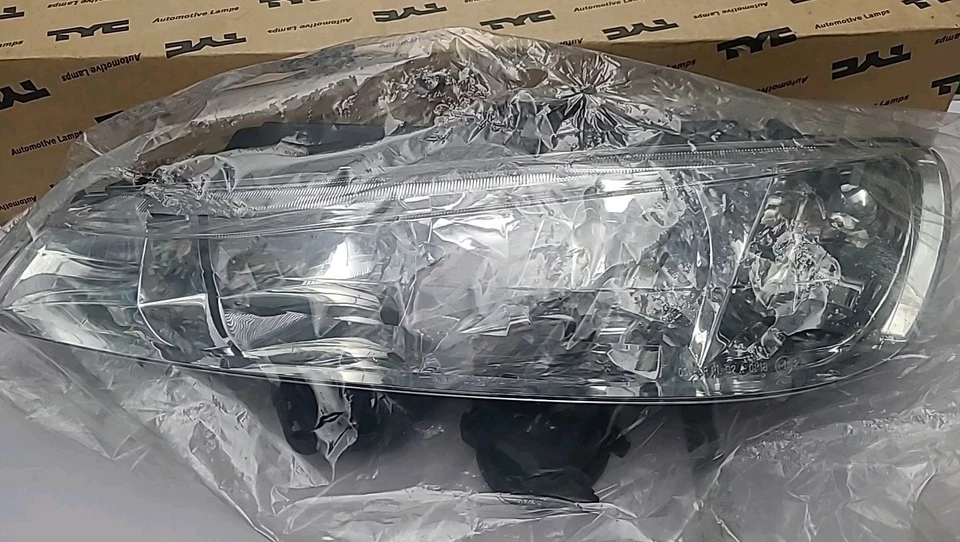TYC 471735521 1999-2004 PG 4X6 TWIN R HEAD LAMP W/DUST COVER LH - Image 1 of 4