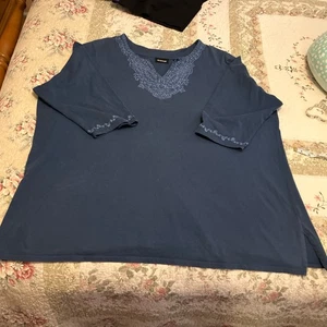 Damen Avenue 3/4 Arm Pullover T-Shirt mit gestickten Akzenten Blau Größe 30/32 - Bild 1 von 8