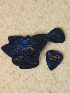 098-0351-902 (11) Fender Heavy Blue Moto Zelluloid 351 Gitarren-Plektren  - Bild 1 von 1