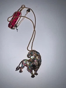 NEU BETSEY JOHNSON LÖWE ANHÄNGER MIT KETTE - Bild 1 von 2