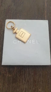Original Chanel Anhänger Edelstahl Goldfabend Logo - Bild 1 von 1