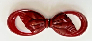 Hebilla de cinturón de baquelita vintage con lazo rojo cereza ~ 4 1/2" de ancho ~ 2 piezas patente 1965116 - Imagen 1 de 5