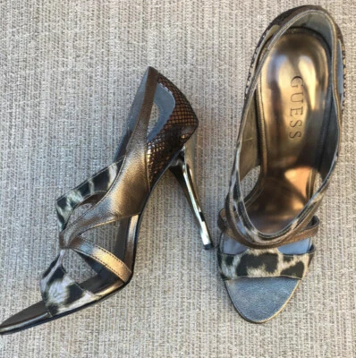 GUESS Sexy Serpiente Animal Estampado Cuero Puntera Abierta Plata Espejo Tacones Talla 6.5 M Foto 1 de 4