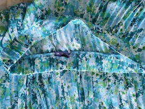 Marks And Spencer Skirt Green Mix Floral Pleated Size UK 18 Knee Length - Picture 1 of 5