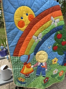 Kleine Calico Quilt Haube Kinder Regenbogen Sonnenschein Schmetterlinge 42"x 34" Wandbehang - Bild 1 von 4