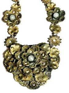 OLD VINTAGE unsigned LAYERED GOLD TONE METAL FLOWER PEARL PENDANT NECKLACE - Picture 1 of 11