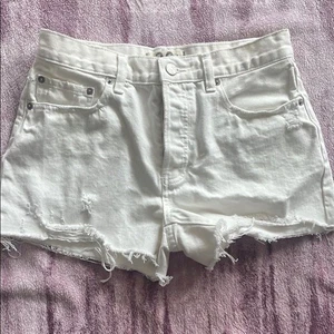 We The Free weiße Jeansshorts im Used-Look Gr. 28 - Bild 1 von 8
