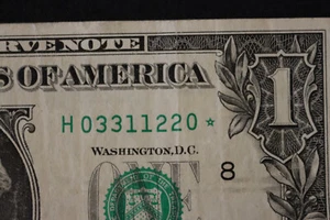 Billete estrella de $1 dólar - tamaño de carrera baja 500 k y elegante 2017 SN H 03311220* - Imagen 1 de 4